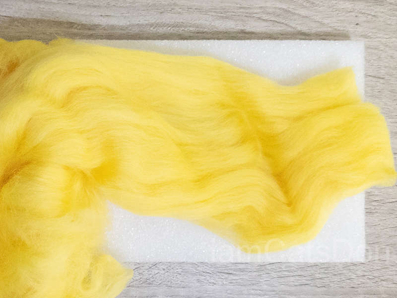 黄色の羊毛フェルト カット